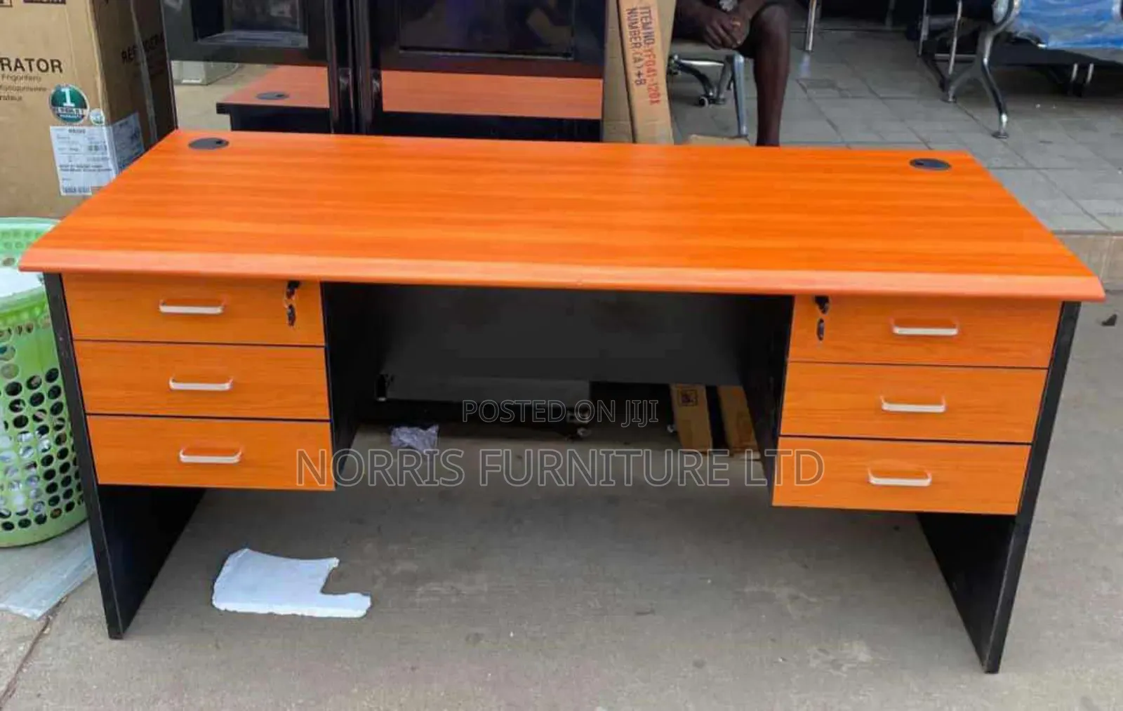 5 Feet Office Table