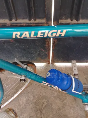 Full Sport Aluminum Raleigh Bicycle