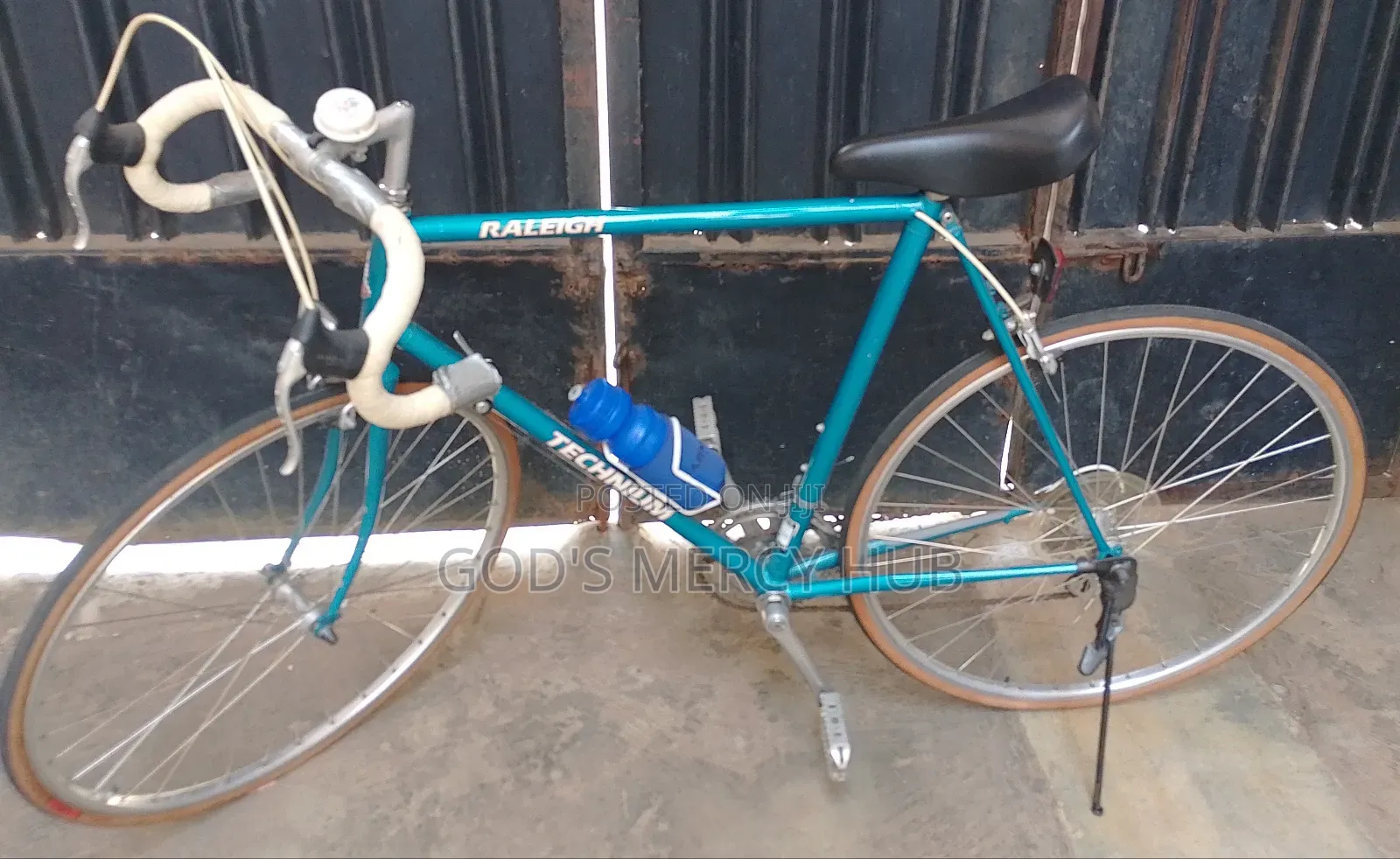 Full Sport Aluminum Raleigh Bicycle
