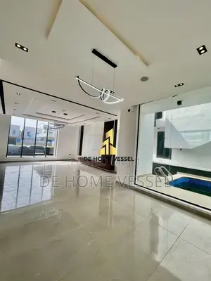 Magnificent Luxury 5 Bed Detached Home