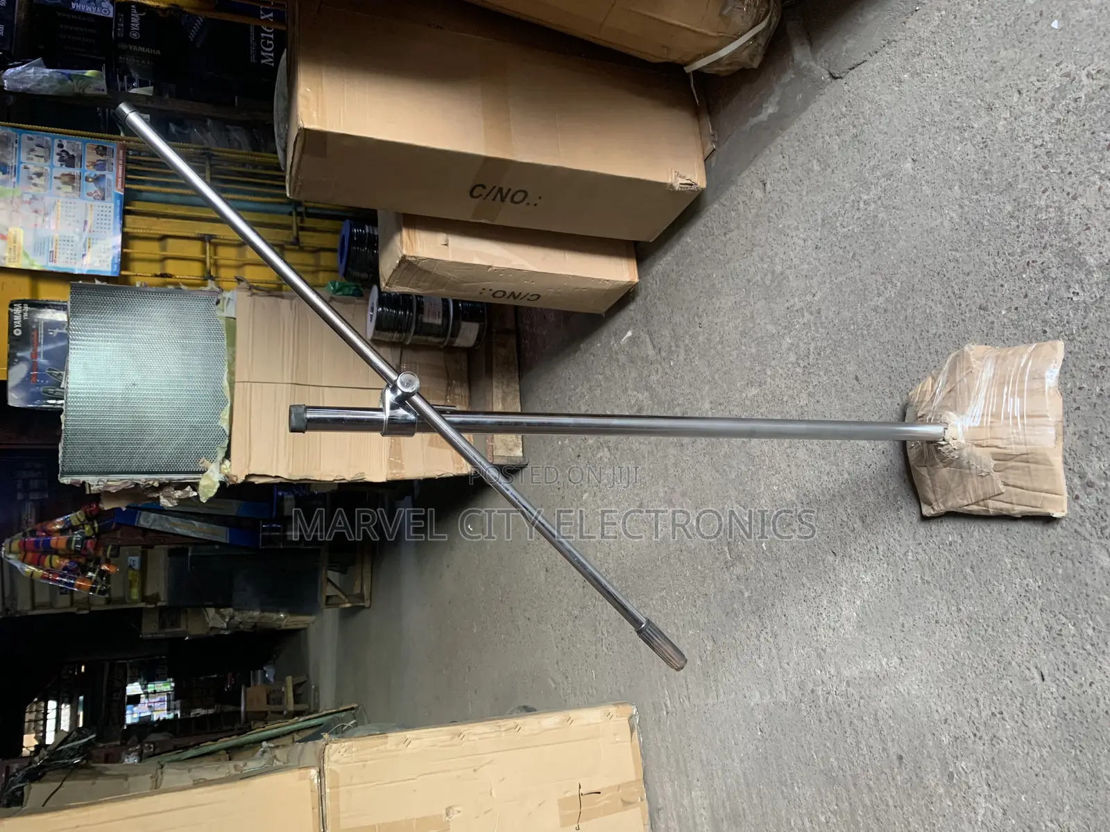 Roundbase Microphone Stand