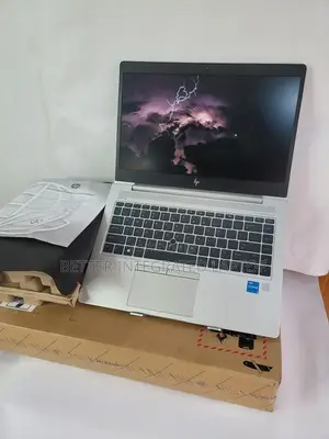 New Laptop HP EliteBook 830 8GB Intel Core i5 SSD 256GB
