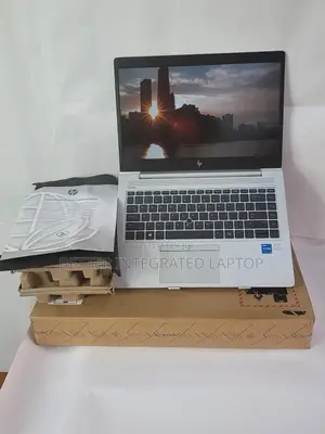 New Laptop HP EliteBook 830 32GB Intel Core I5 SSD 256GB