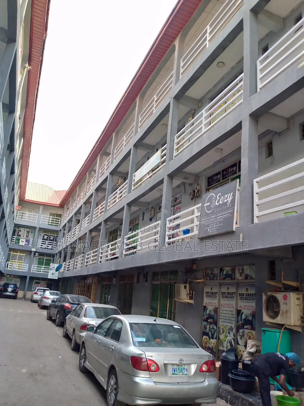 Global Plaza Shops Office Space