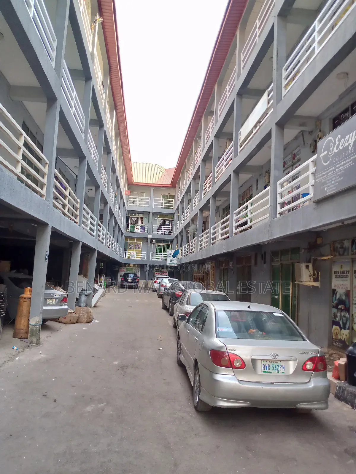 Global Plaza Shops Office Space