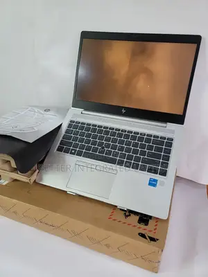 New Laptop HP EliteBook 830 8GB Intel Core i5 SSD 1T