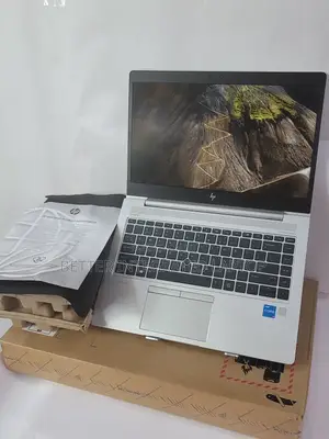 New Laptop HP EliteBook 830 8GB Intel Core i5 SSD 1T