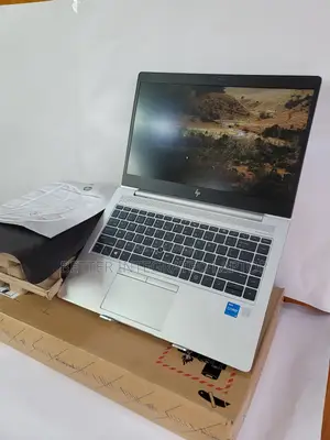 New Laptop HP EliteBook 830 8GB Intel Core i5 SSD 1T