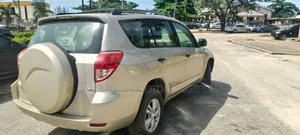Toyota RAV4 2.0 VVT-i 2008 Gold