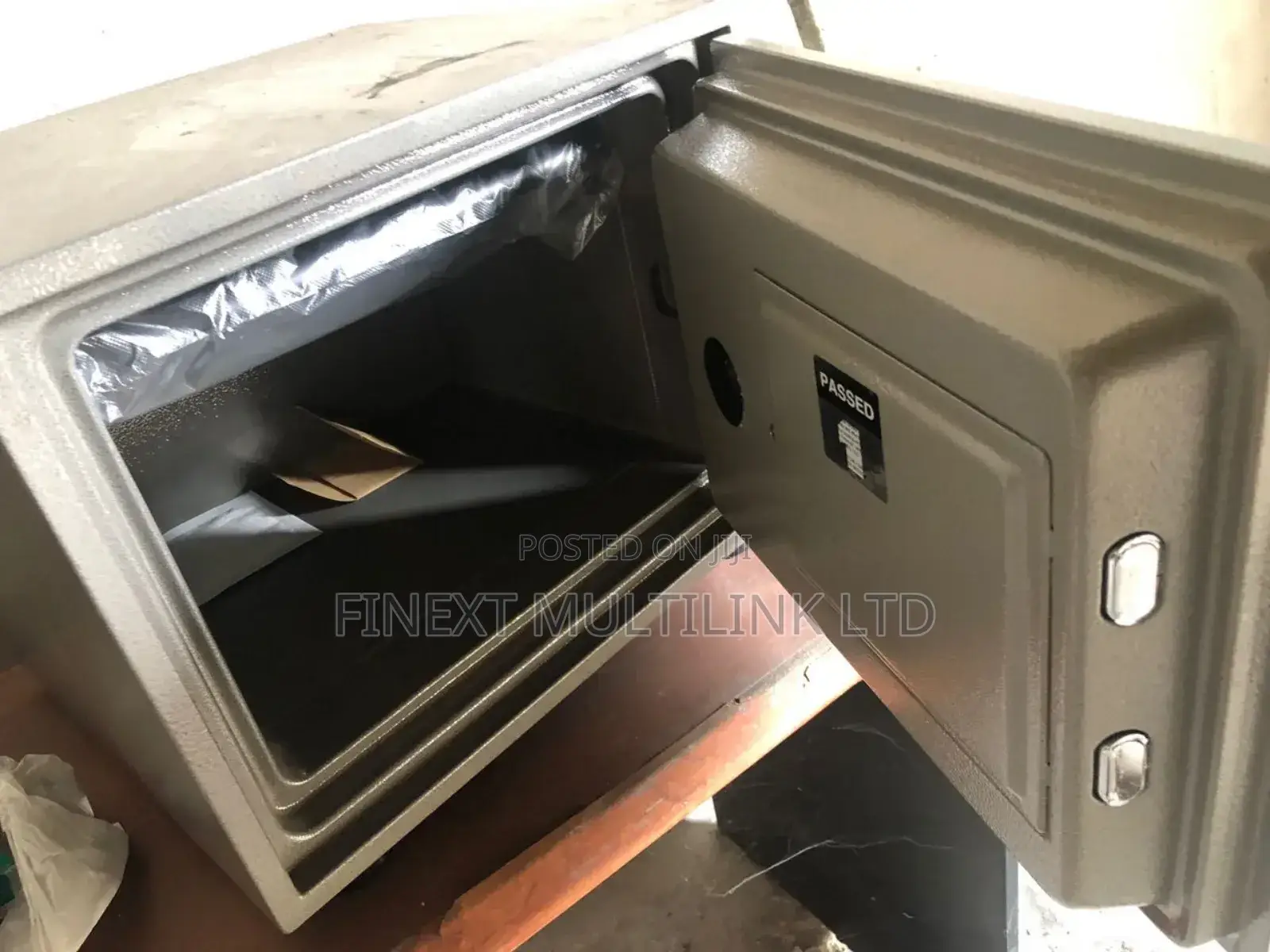 Safe & Cash Valuables Vault
