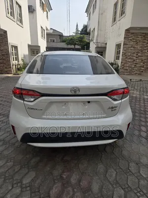 Toyota Corolla LE 2020 White