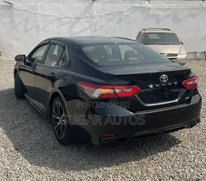 Toyota Camry SE FWD (2.5L 4cyl 8AM) 2018 Black