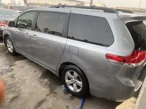 Toyota Sienna XLE AWD 7-Passenger 2013 Gray