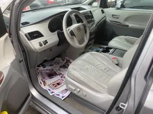 Toyota Sienna XLE AWD 7-Passenger 2013 Gray