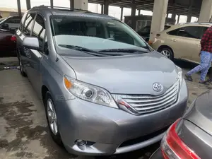 Toyota Sienna XLE AWD 7-Passenger 2013 Gray