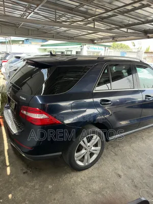 Mercedes-Benz M Class ML350 4MATIC 4dr SUV AWD (3.5L 6cyl 7A) 2014 Blue