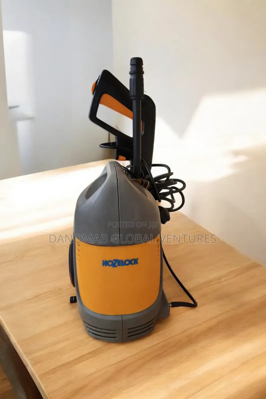 Hozelock High Pressure Washer With Soap Tank