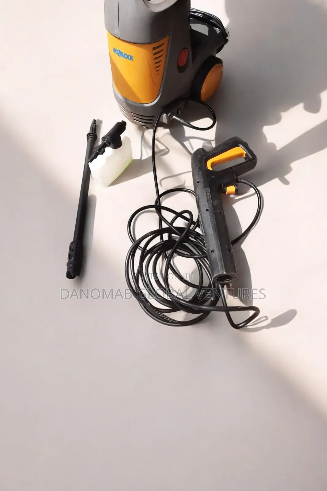 Hozelock High Pressure Washer With Soap Tank
