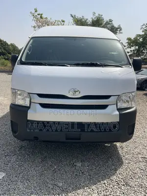 Toyota HiAce 2019 White