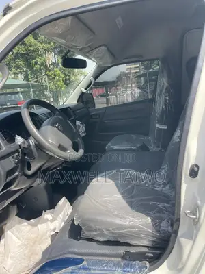 Toyota HiAce 2019 White