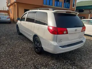 Toyota Sienna 2006 White