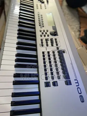 Yamaha Mo8 Keyboard Synthesizer