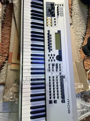 Yamaha Mo8 Keyboard Synthesizer