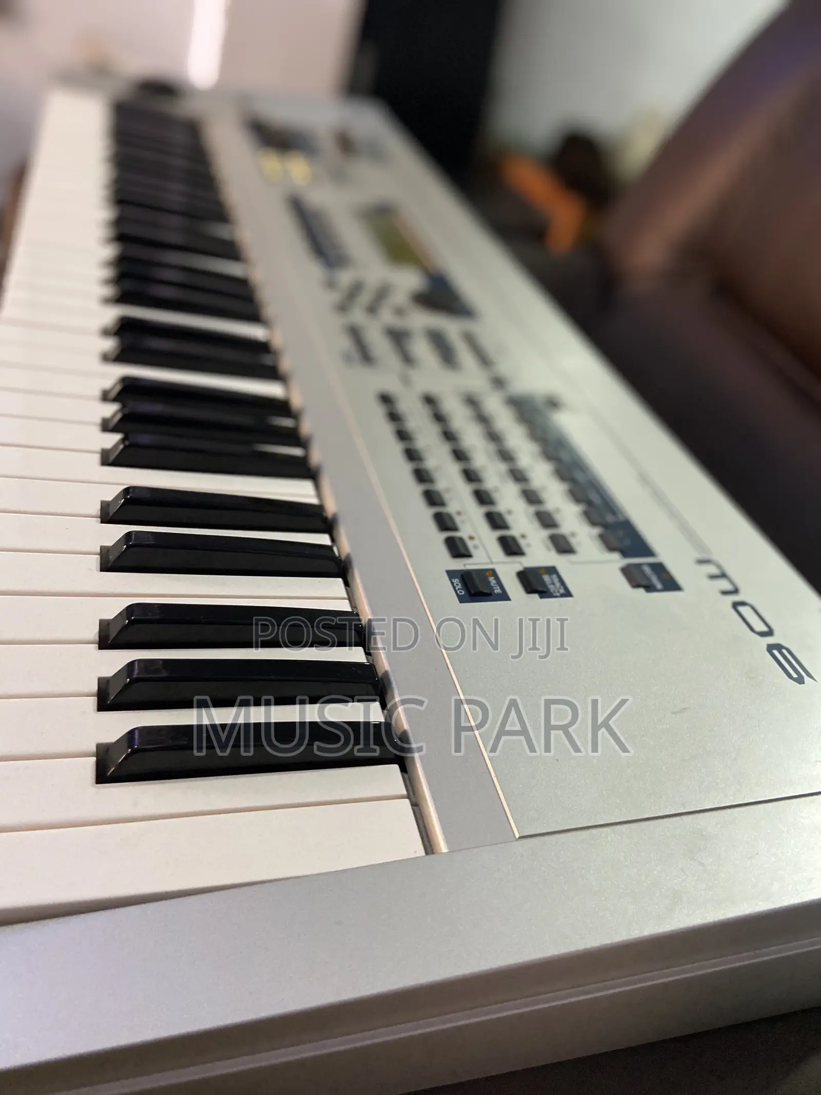 Yamaha MO6 Keyboard Synthesizer