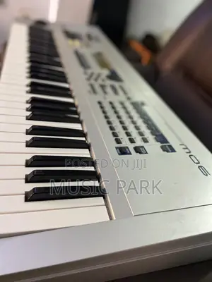 Yamaha MO6 Keyboard Synthesizer