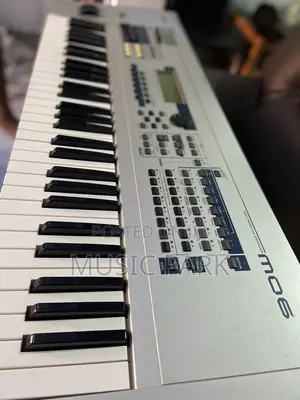 Yamaha MO6 Keyboard Synthesizer