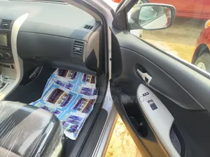 Toyota Corolla 2010 Silver