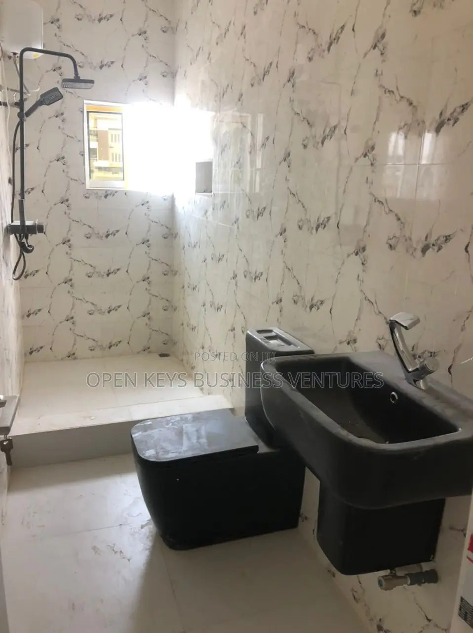 4bdrm Duplex in Iyaganku Gra, Iyanganku for sale