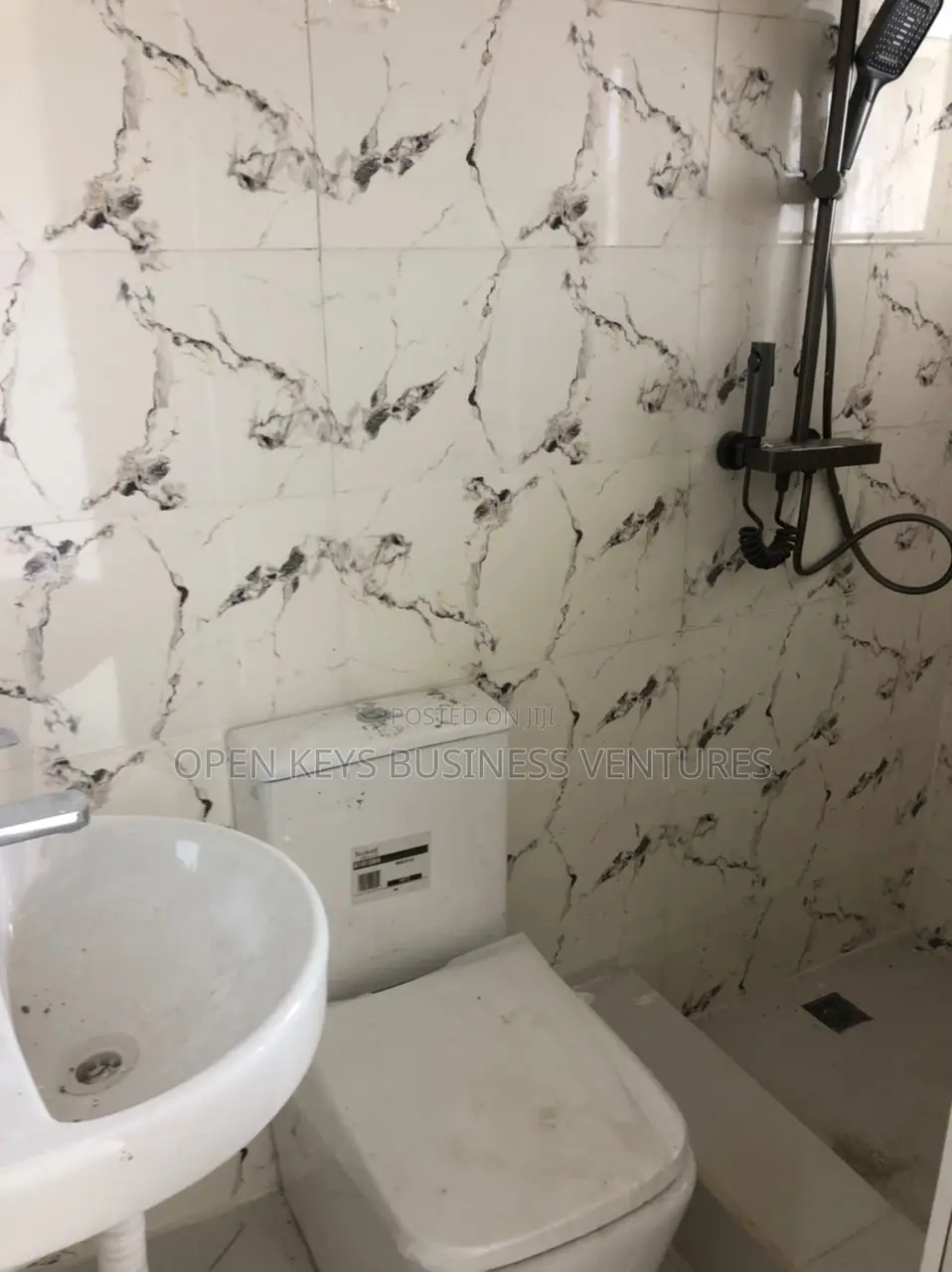 4bdrm Duplex in Iyaganku Gra, Iyanganku for sale