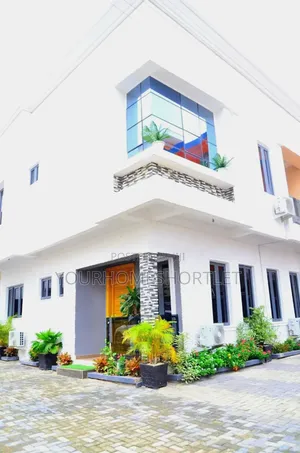 Luxury 3 Bedroom Duplex With Outdoor Jacuzzi