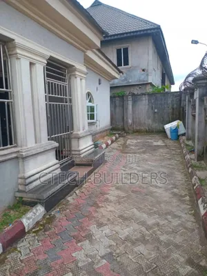 12bdrm Bungalow in Benin City for sale