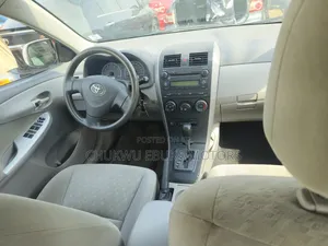 Toyota Corolla 2010 Silver