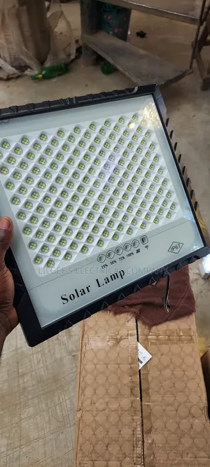 Solar Flood Light With Separate Panel (400 Watts)