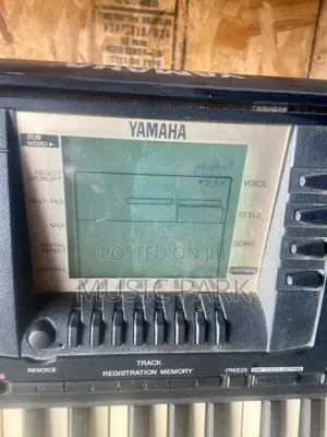 PSR 330 Yamaha Keyboard