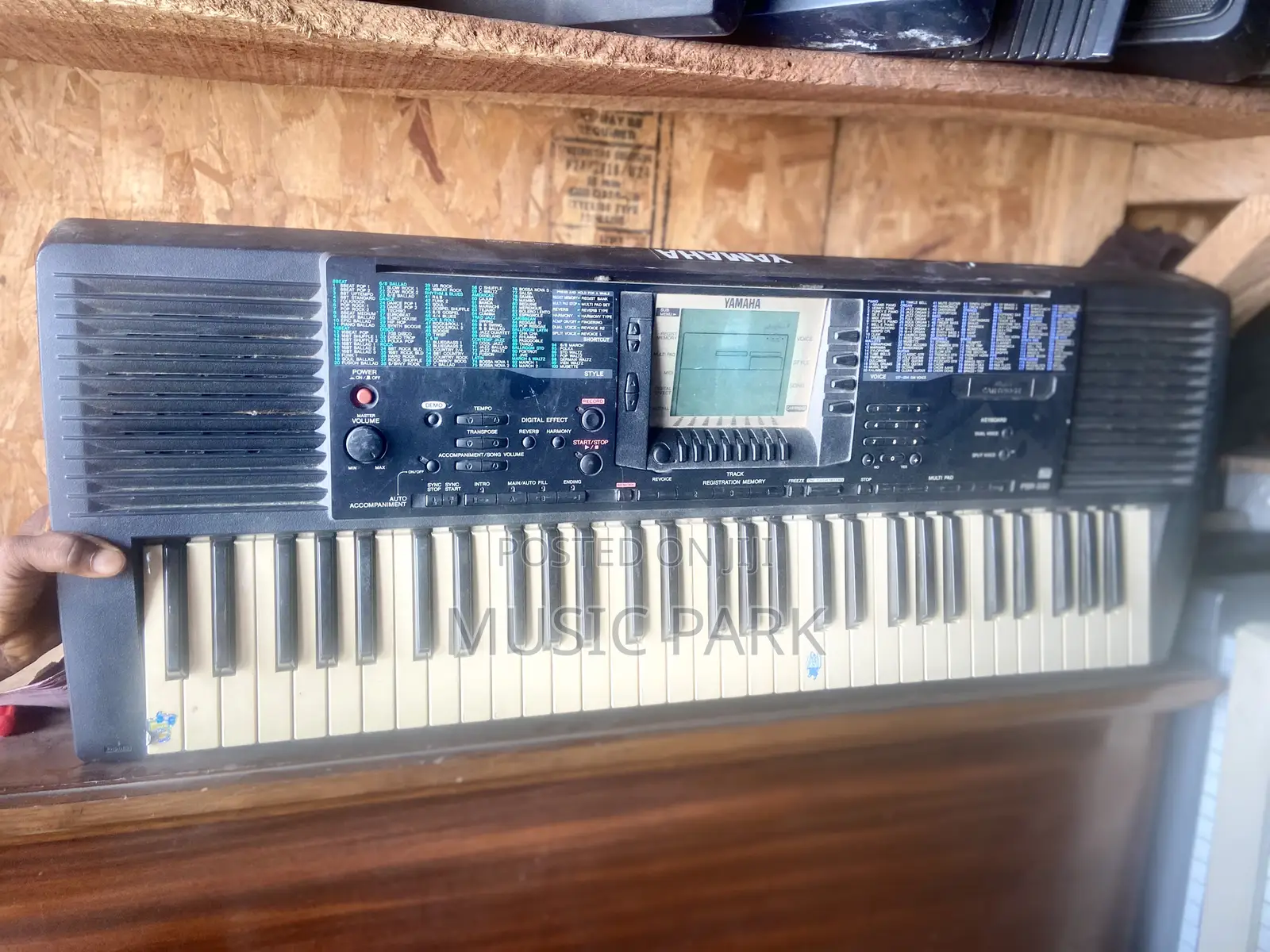 PSR 330 Yamaha Keyboard