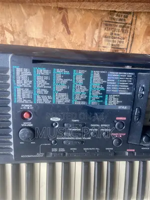 PSR 330 Yamaha Keyboard