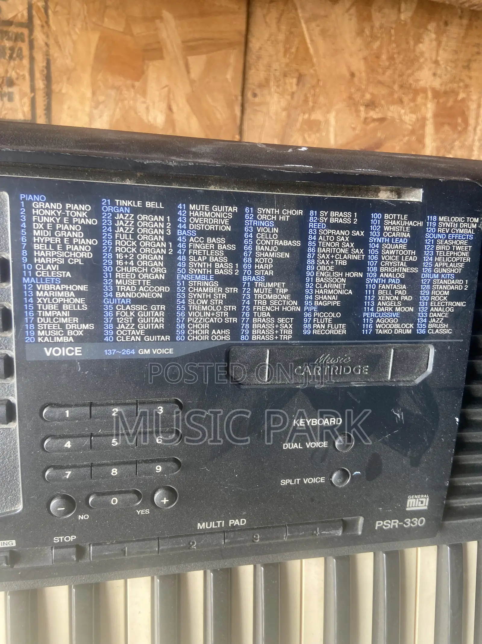 PSR 330 Yamaha Keyboard