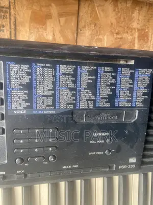 PSR 330 Yamaha Keyboard