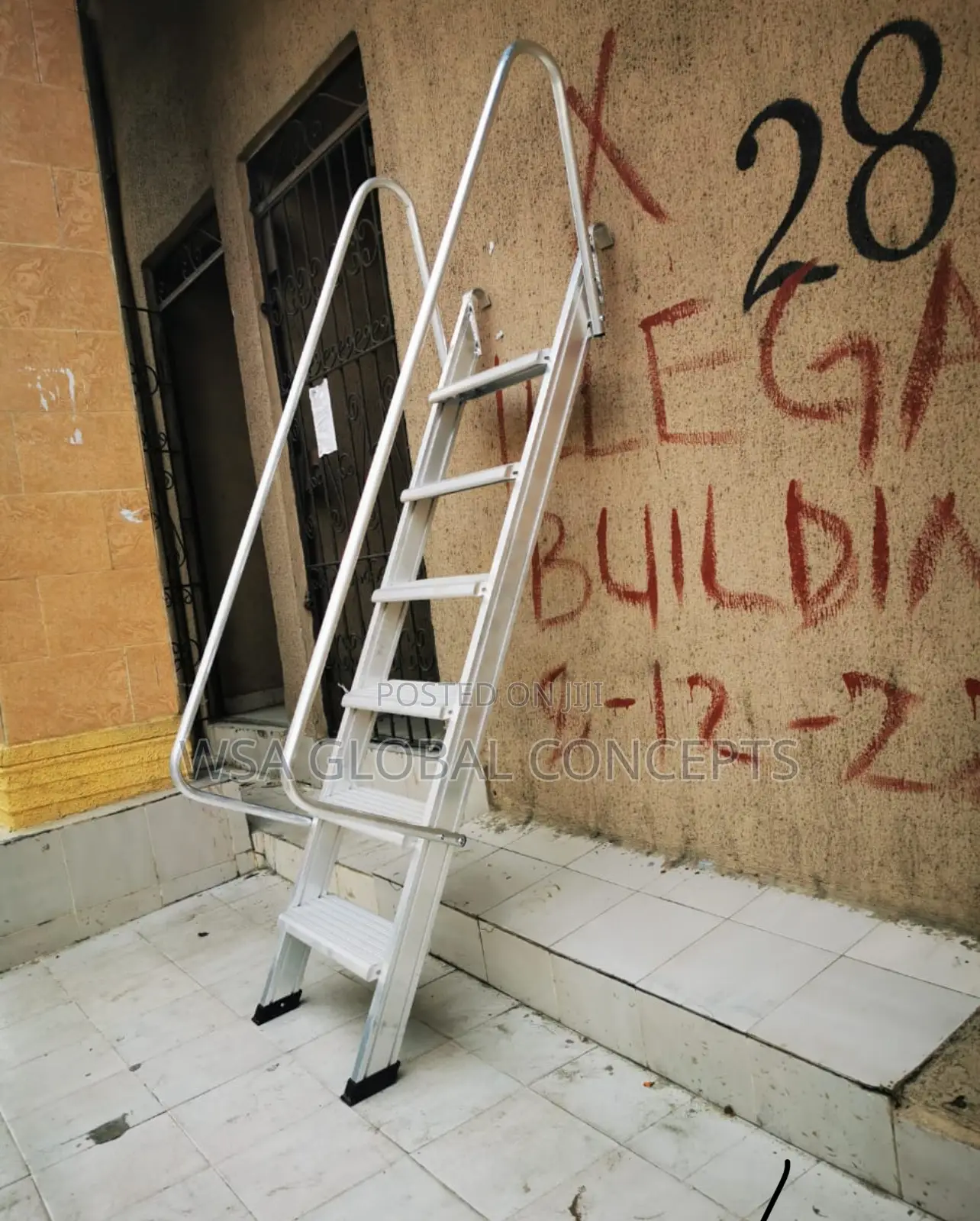 6 Steps Container Offloading Ladder