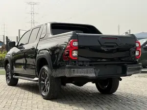 New Toyota Hilux 2022 Black