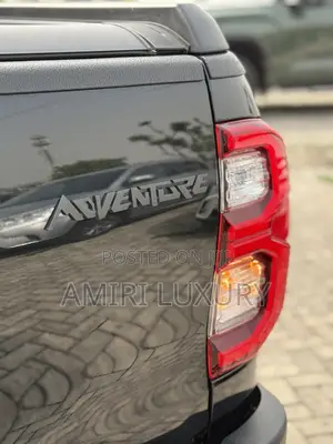 New Toyota Hilux 2022 Black