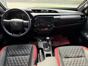 New Toyota Hilux 2022 Black