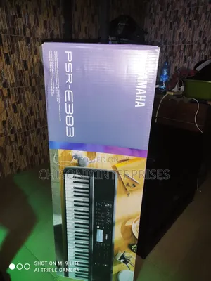 Yamaha PSR E383
