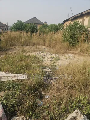 Commercial Land on 942 Square Meters Facing Road v Island