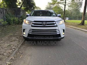Toyota Highlander XLE 4x4 V6 (3.5L 6cyl 8A) 2017 White