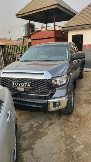 Photo - Toyota Tundra CrewMax 4x4 Limited 2009 Gray